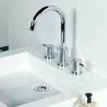 100 2000 3-HOLE BASIN MIXER 1